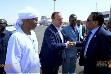 كامل إدريس يتوجه إلى دولة الفاتيكان