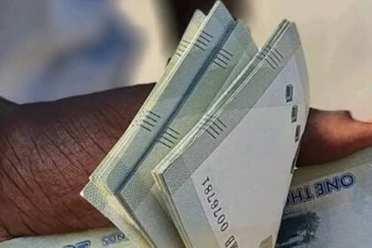 السودان .. الجنيه السوداني يتآكل أمام العملات الأجنبية ! 