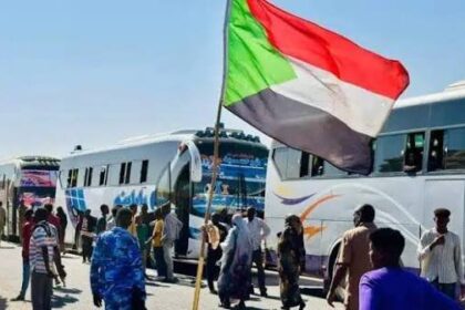 محتجزين بالقاهرة يصلون السودان !!