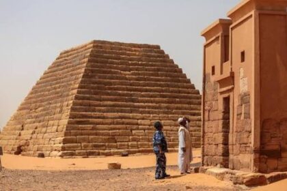السودان… أمةٌ تُلدغ من الجحرِ 1000مرة ولا تعتبر!!