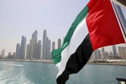 مسؤول سابق بالإمارات يفجر مفاجأة داوية ويكشف كواليس صراع عنيف بالمنظومة الأمنية!