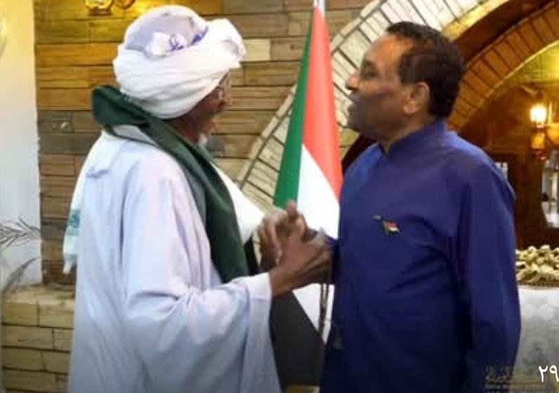 رئيس الوزراء يطلق تعهدات بمعالجة قضايا التعليم بالجزيرة 
