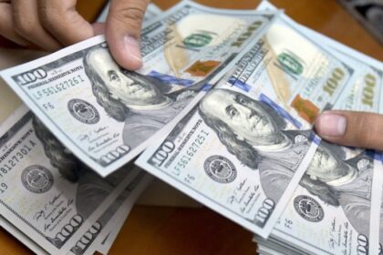 خلال شهر .. الجمارك تطبق زيادة جديدة في الدولار الجمركي