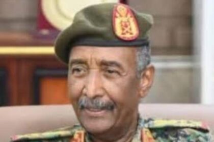 البرهان يوجه بتقليل الضرائب والرسوم المحلية وتخفيف عبء المعيشة 