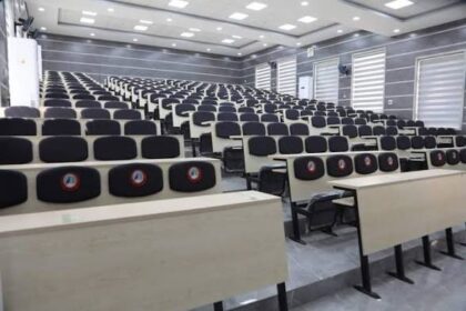 جامعة معروفة تغلق مراكزها خارج السودان !