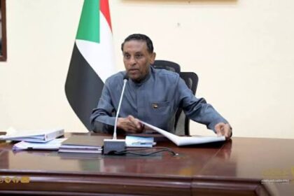 الحكومة تتحرك لوقف نزيف العملة وهذه أبرز الاجراءات 