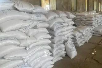 أسعار الدقيق تشتعل بالسودان.. زيادة جديدة تهدد برغيف اصغر وسعر أعلى 