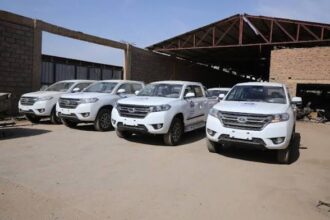بعد إعادة 136 سيارة من بورتسودان.. مخلص جمركي يكشف لـ«تسامح نيوز» مفاجأة بشأن منصة «بلدنا»!!
